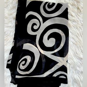 Lightweight Modern Black and White Print Thin Material Indian Saree